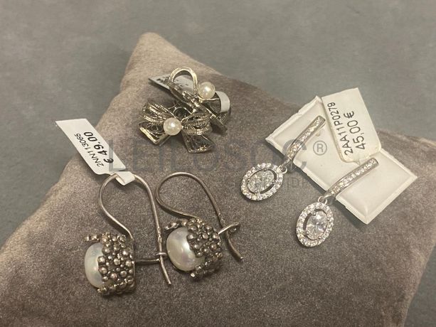 Brincos em prata e outros materiais