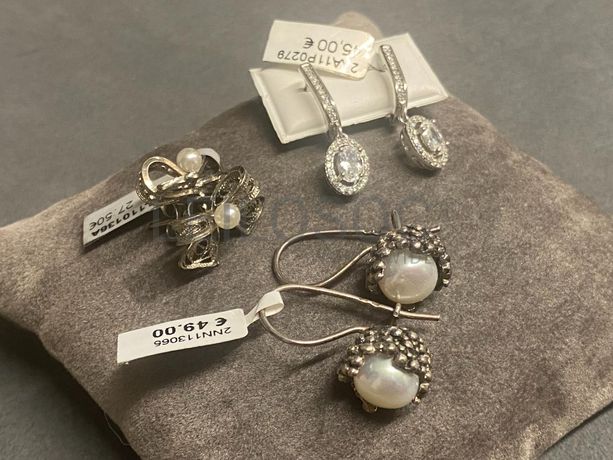 Brincos em prata e outros materiais