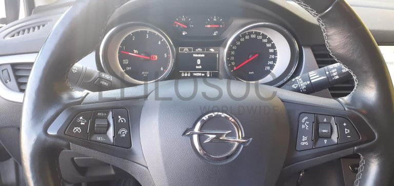 Opel Astra 1.6 CDTI · Ano 2017