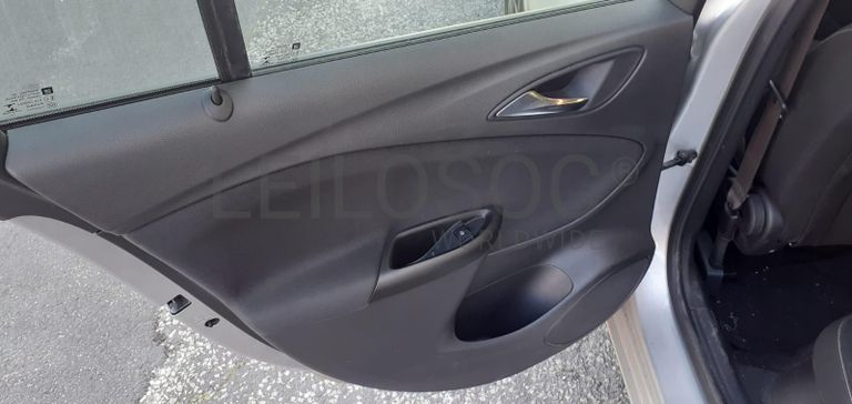 Opel Astra 1.6 CDTI · Ano 2017