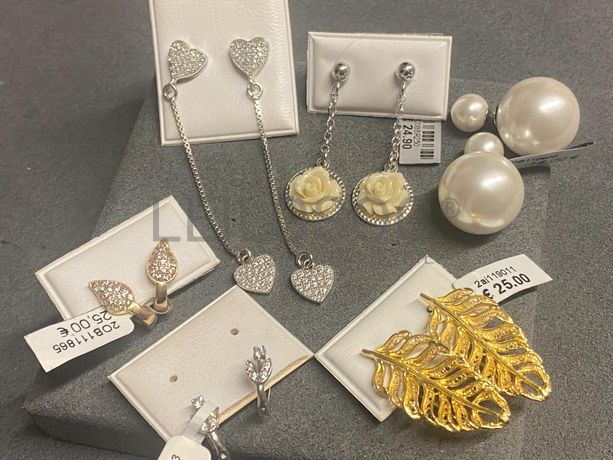 Brincos em prata e outros materiais