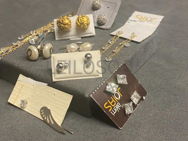 Brincos em prata e outros materiais