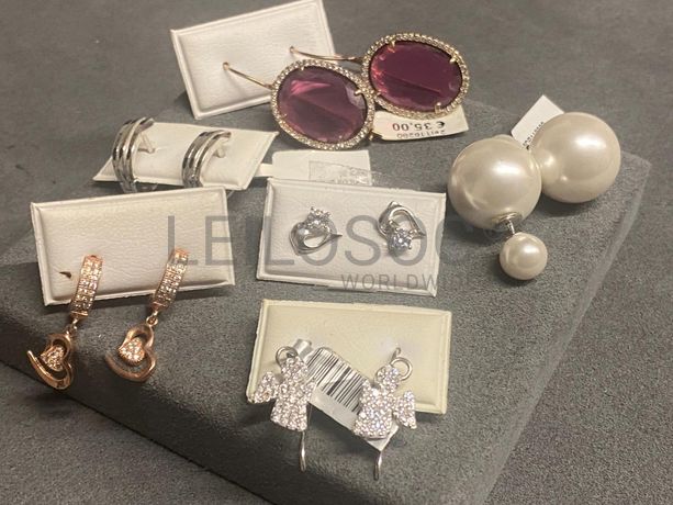 Brincos em prata e outros materiais