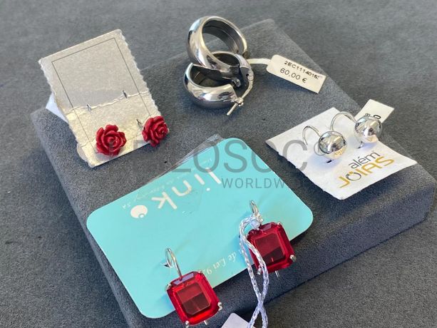 Brincos em prata e outros materiais