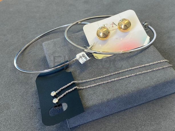 Brincos em prata e outros materiais