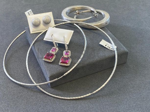 Brincos em prata e outros materiais