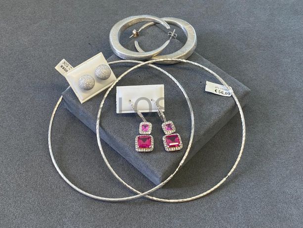 Brincos em prata e outros materiais