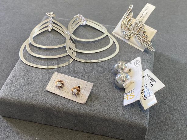 Brincos em prata e outros materiais