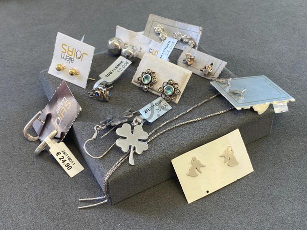 Brincos em prata e outros materiais