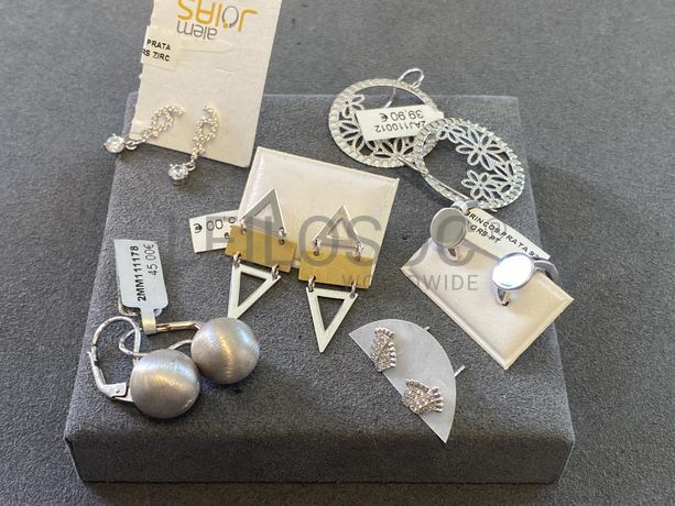 Brincos em prata e outros materiais