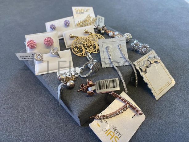 Brincos em prata e outros materiais