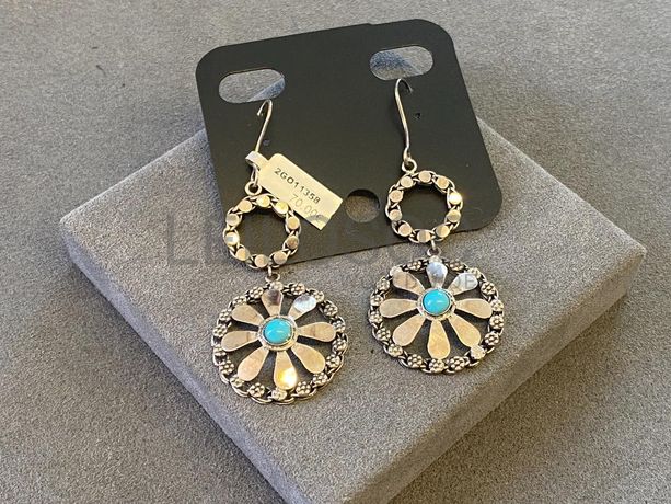 Brincos em prata e outros materiais