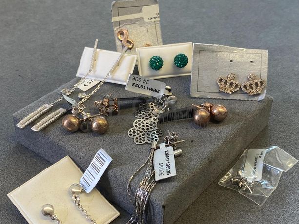Brincos em prata e outros materiais