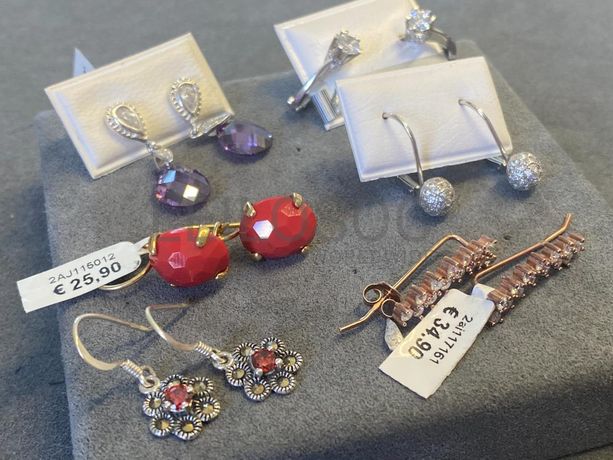 Brincos em prata e outros materiais