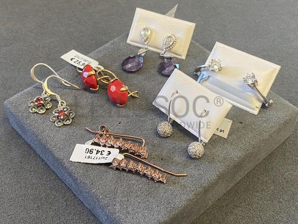 Brincos em prata e outros materiais