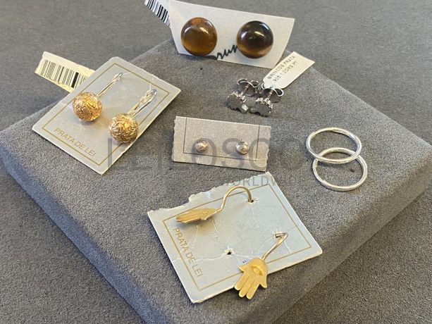 Brincos em prata e outros materiais