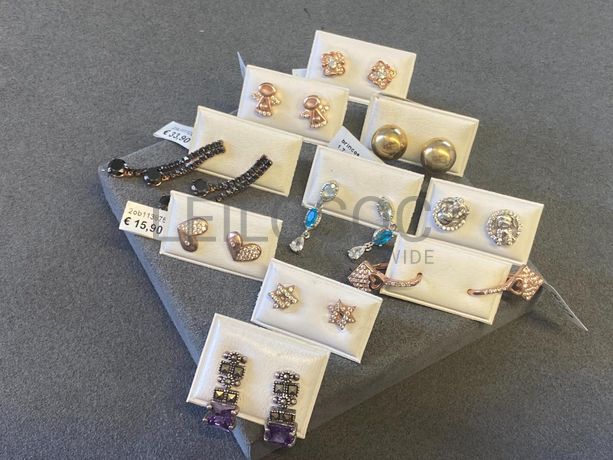 Brincos em prata e outros materiais