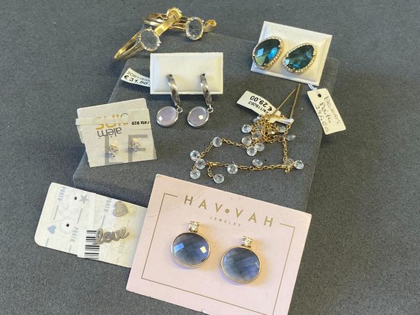 Brincos em prata e outros materiais