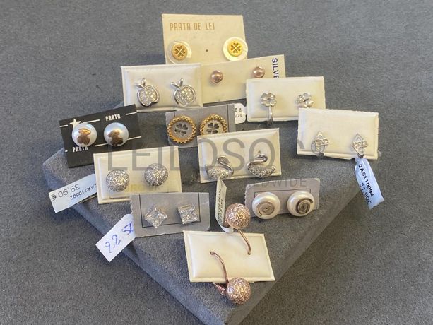 Brincos em prata e outros materiais