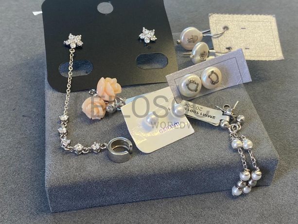 Brincos em prata e outros materiais