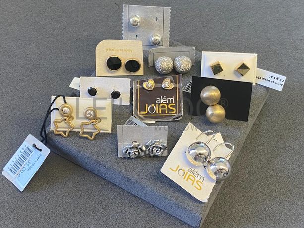 Brincos em prata e outros materiais