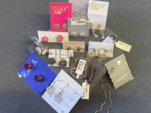 Brincos em prata e outros materiais