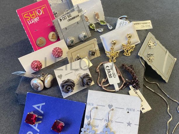 Brincos em prata e outros materiais