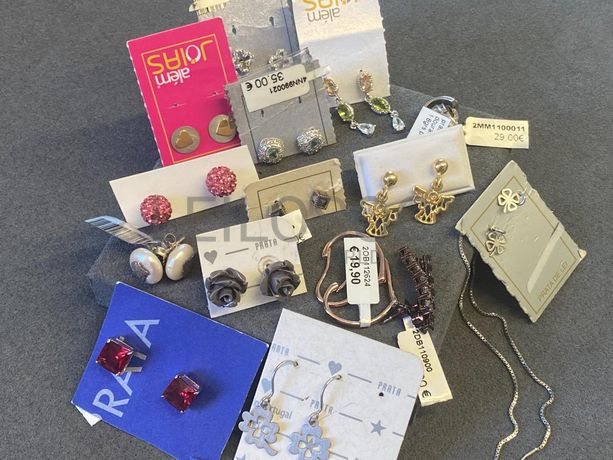 Brincos em prata e outros materiais