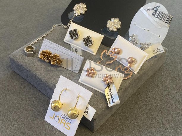 Brincos em prata e outros materiais