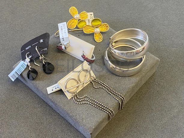 Brincos em prata e outros materiais