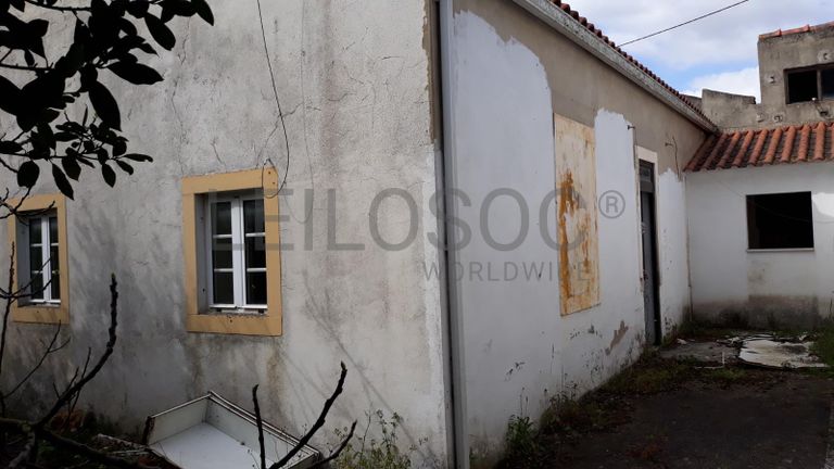 Moradia V3 com Logradouro· Rio Maior