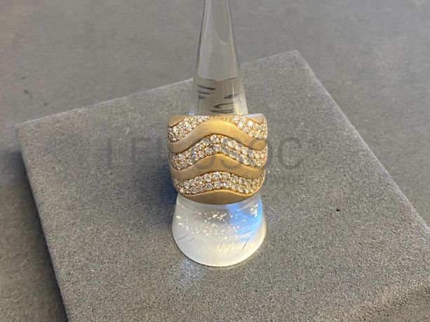 Anel em prata e outros materiais