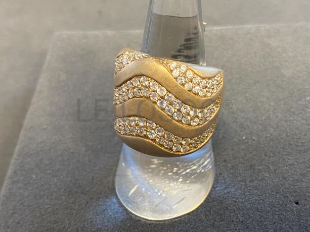 Anel em prata e outros materiais