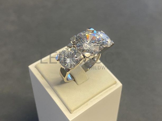 Anel em prata e outros materiais