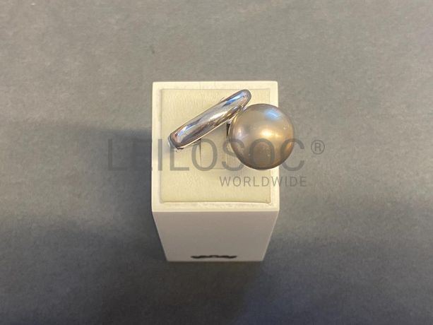 Anel em prata e outros materiais