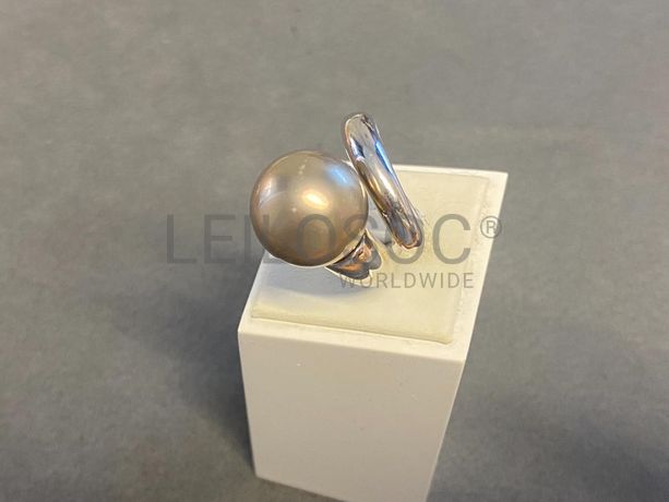 Anel em prata e outros materiais