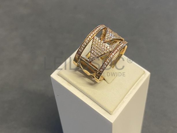 Anel em prata e outros materiais