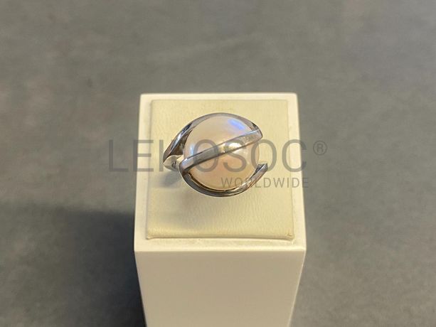 Anel em prata e outros materiais