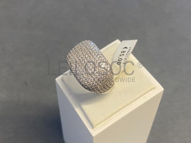 Anel em prata e outros materiais