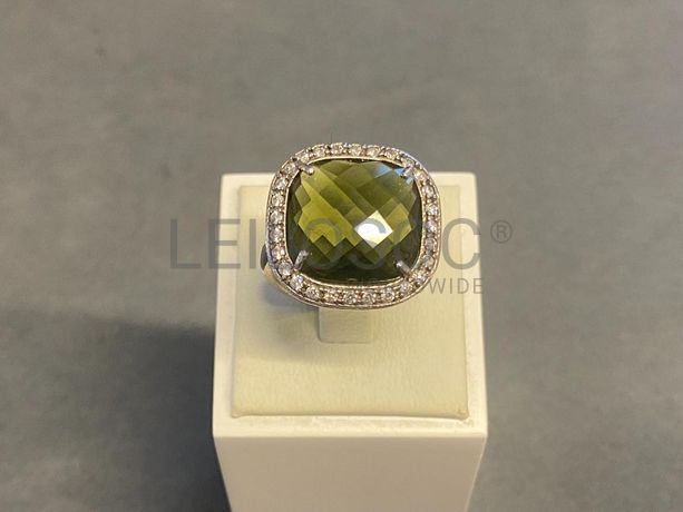 Anel em prata e outros materiais