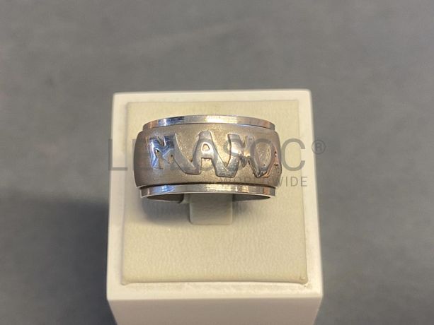 Anel em prata e outros materiais