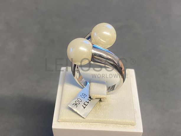 Anel em prata e outros materiais