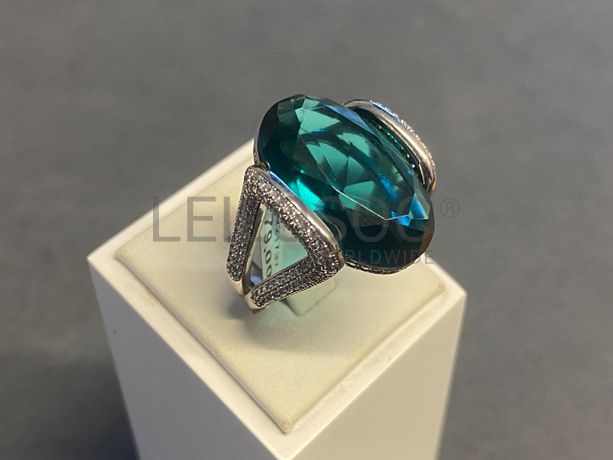 Anel em prata e outros materiais