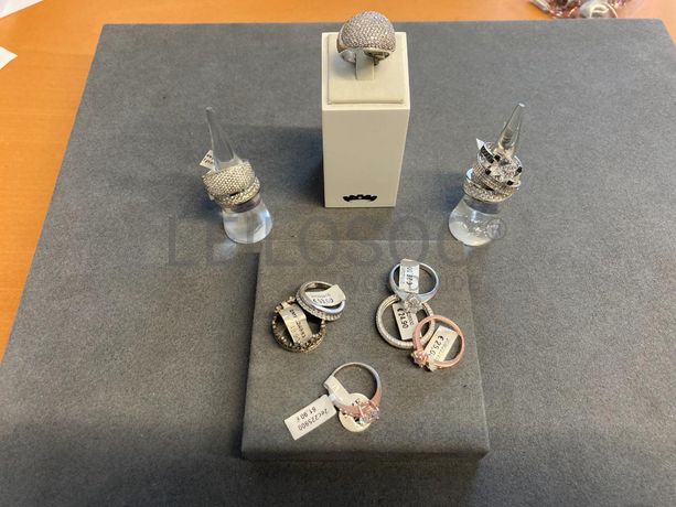 Anéis em prata e outros materiais