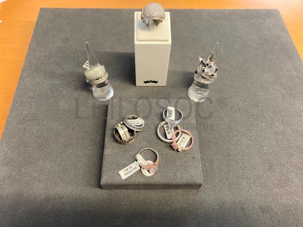 Anéis em prata e outros materiais