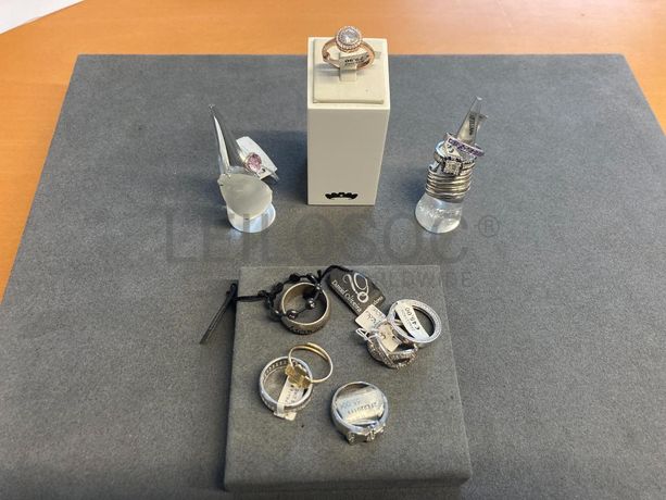 Anéis em prata e outros materiais