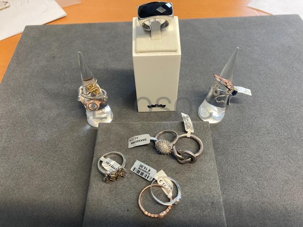 Anéis em prata e outros materiais