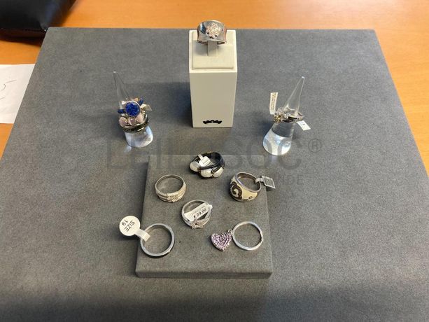 Anéis em prata e outros materiais