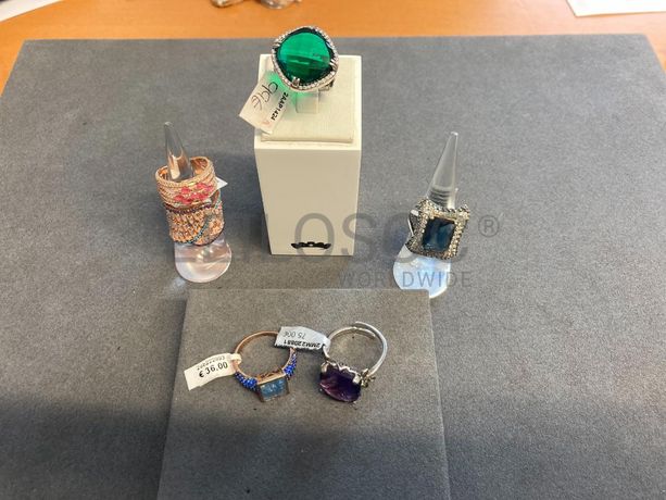 Anéis em prata e outros materiais