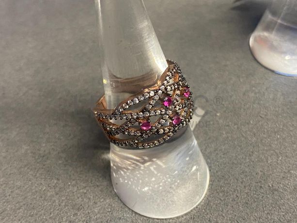 Anéis em prata e outros materiais